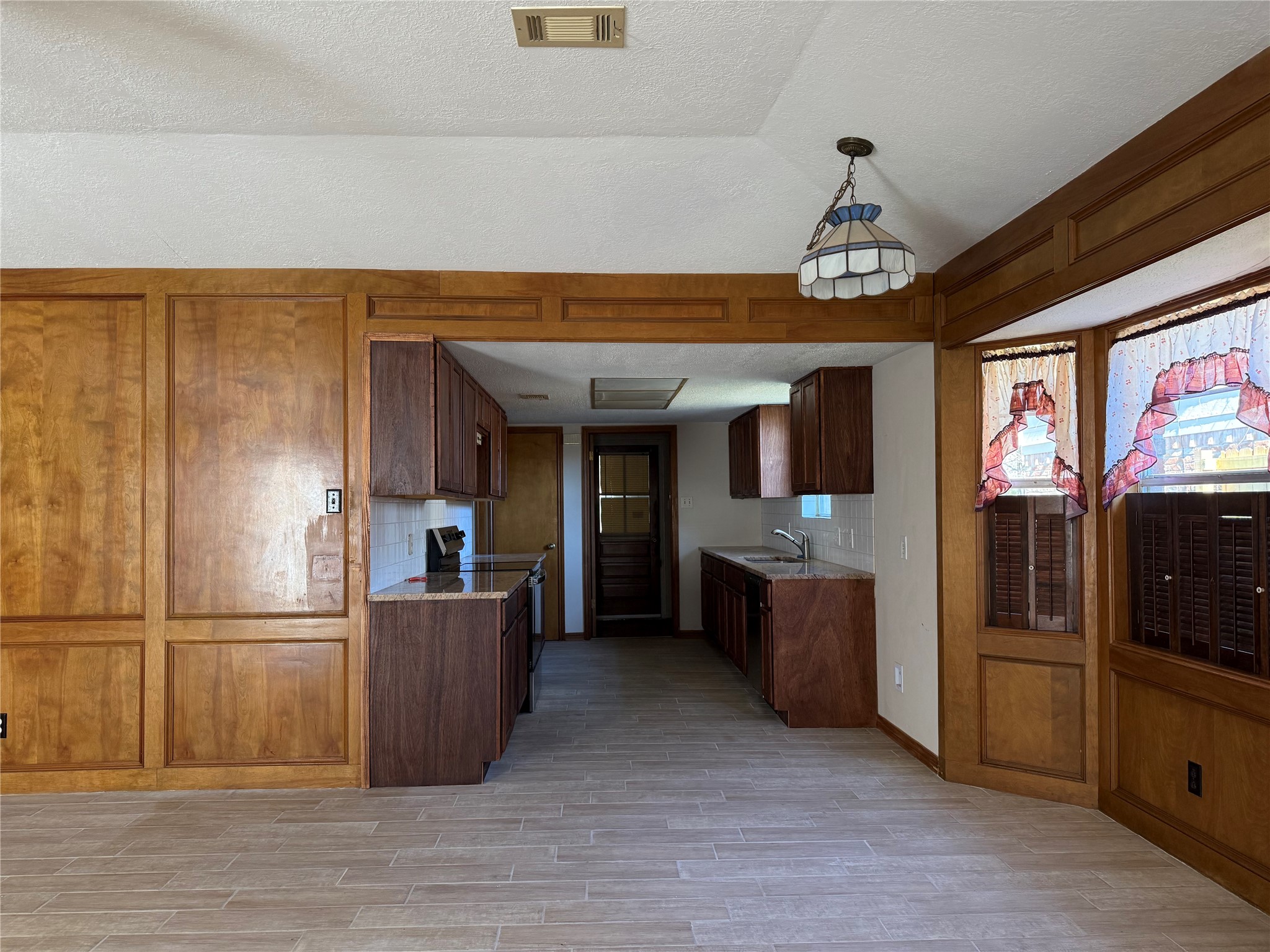 5506 Forest Timbers Drive Property Photo 9