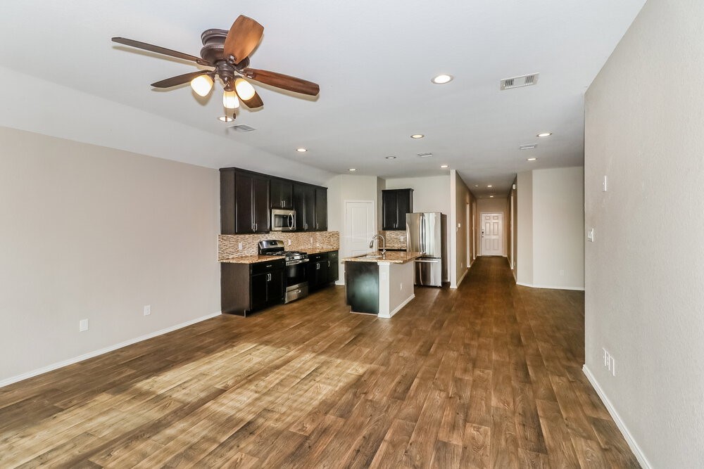8102 Rose Petals Lane Property Photo 4