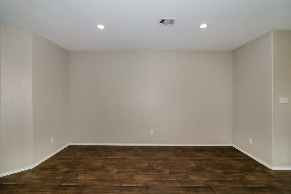 8102 Rose Petals Lane Property Photo 5
