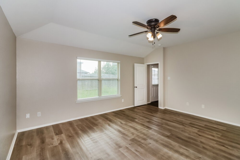 8102 Rose Petals Lane Property Photo 9