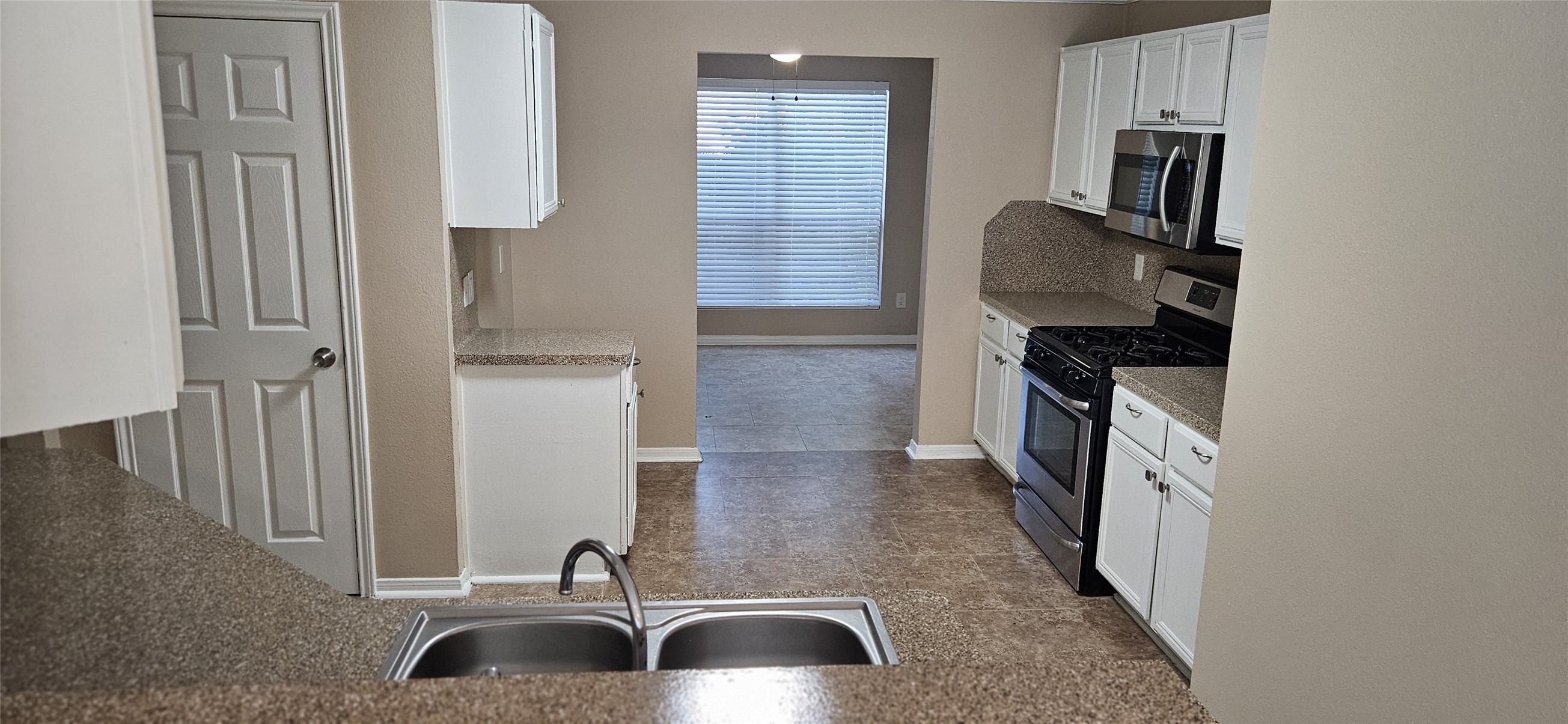 3103 Barkers Crossing Avenue Property Photo 11