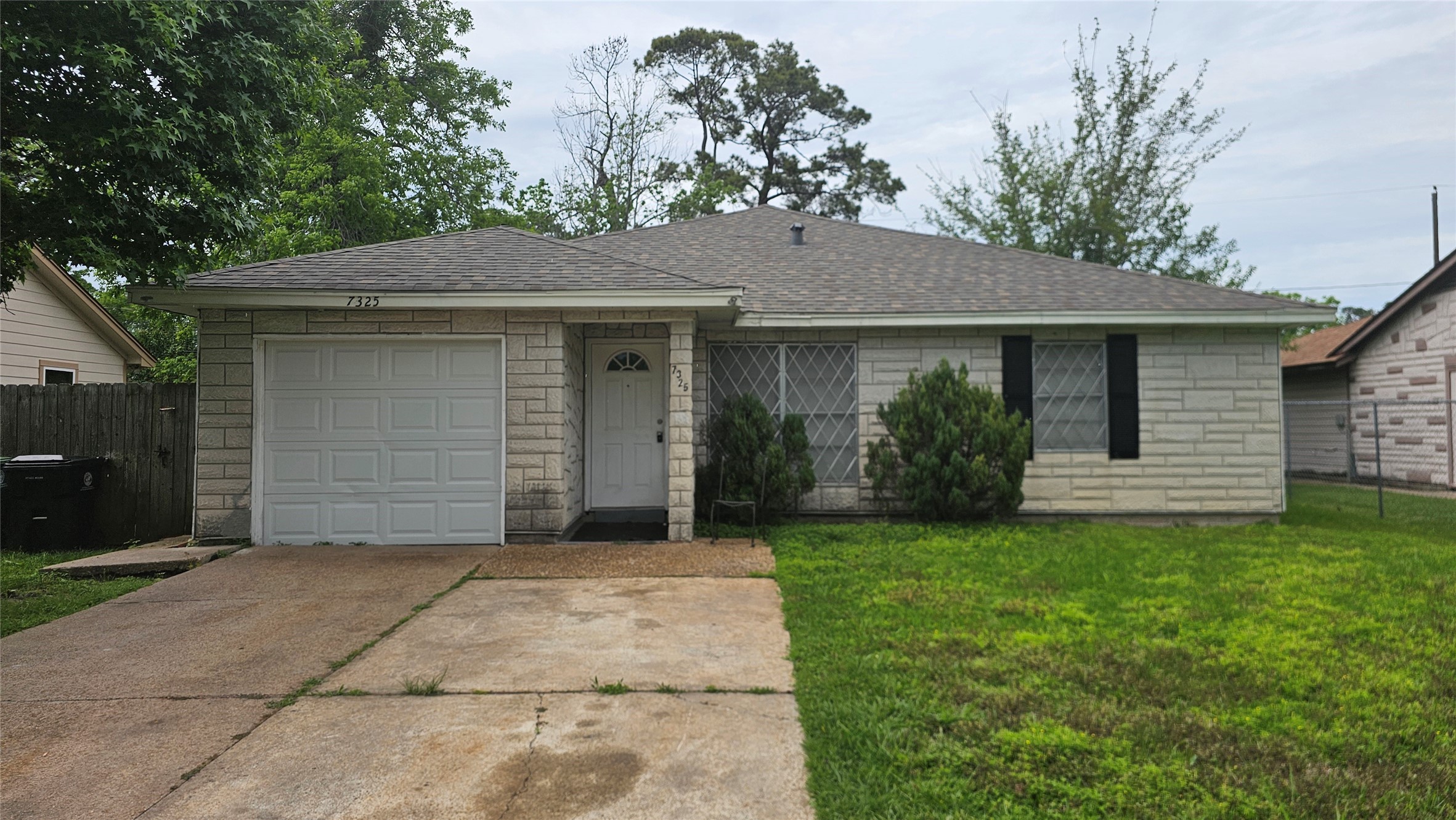 7325 Boggess Property Photo 1
