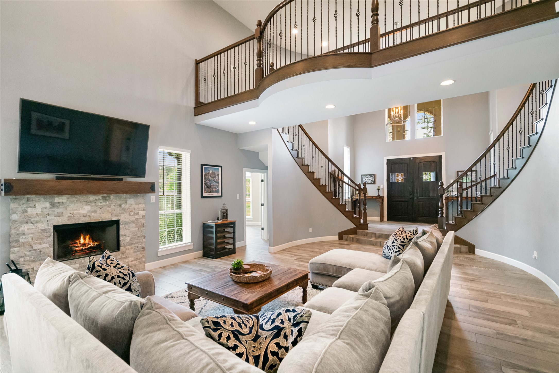 1202 Rocky Falls Lane Property Photo 4
