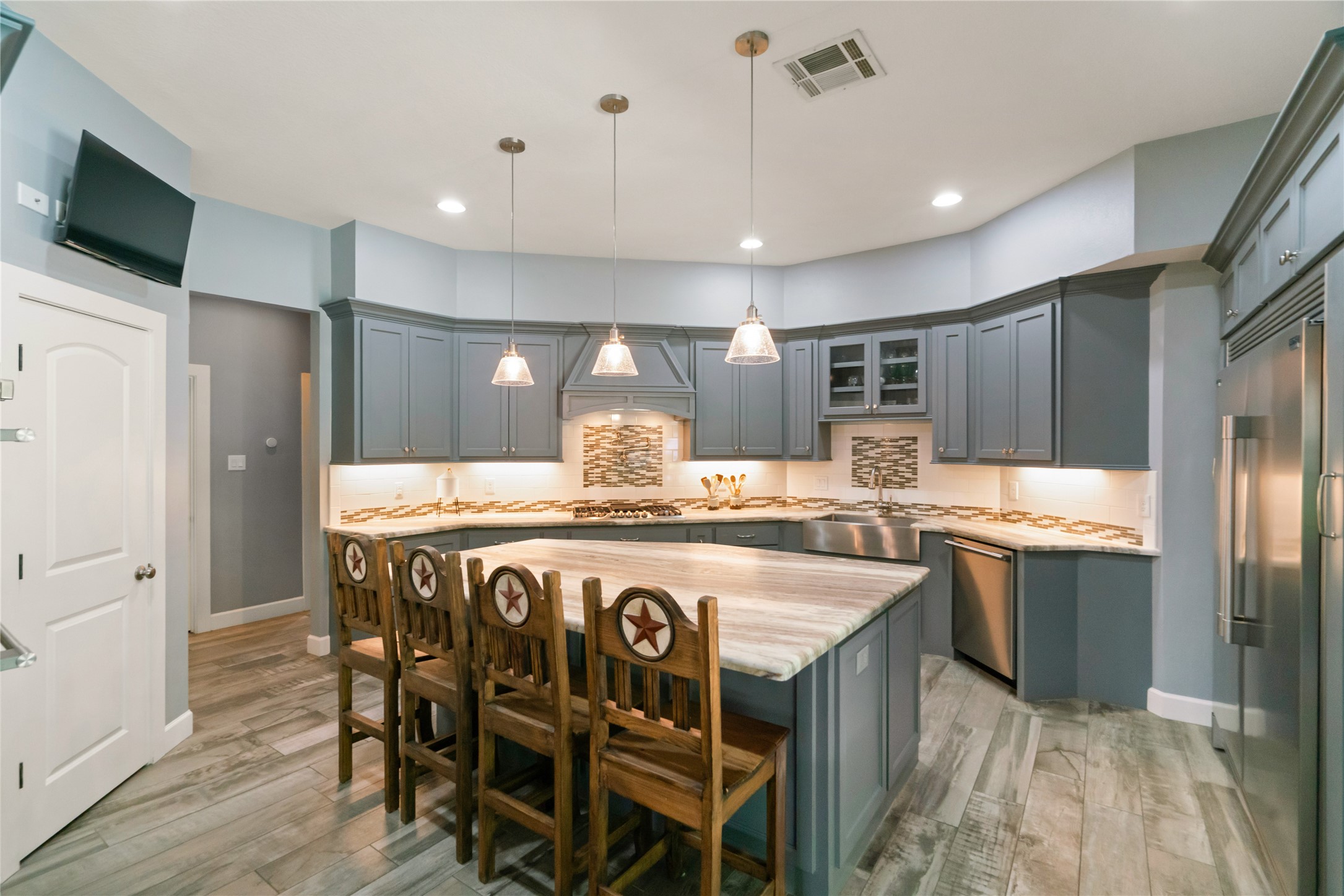 1202 Rocky Falls Lane Property Photo 6