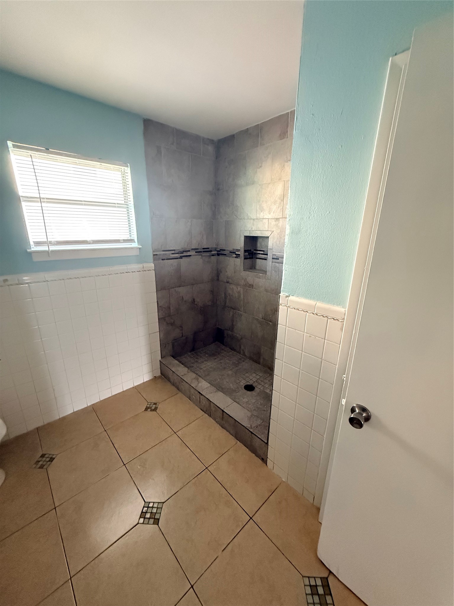 5107 Avenue Q Property Photo 13