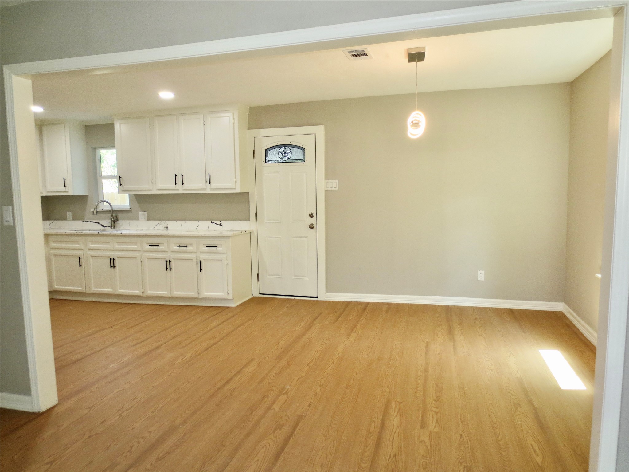 2722 Parker Road B Property Photo 4