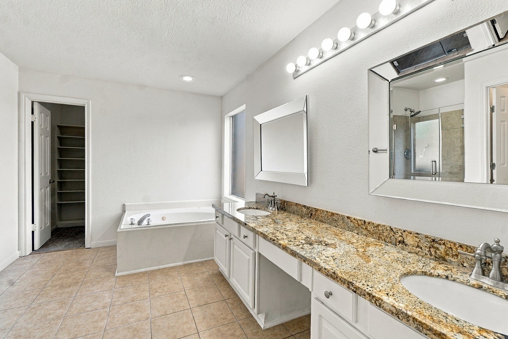 4001 Hazelwood Drive Property Photo 20
