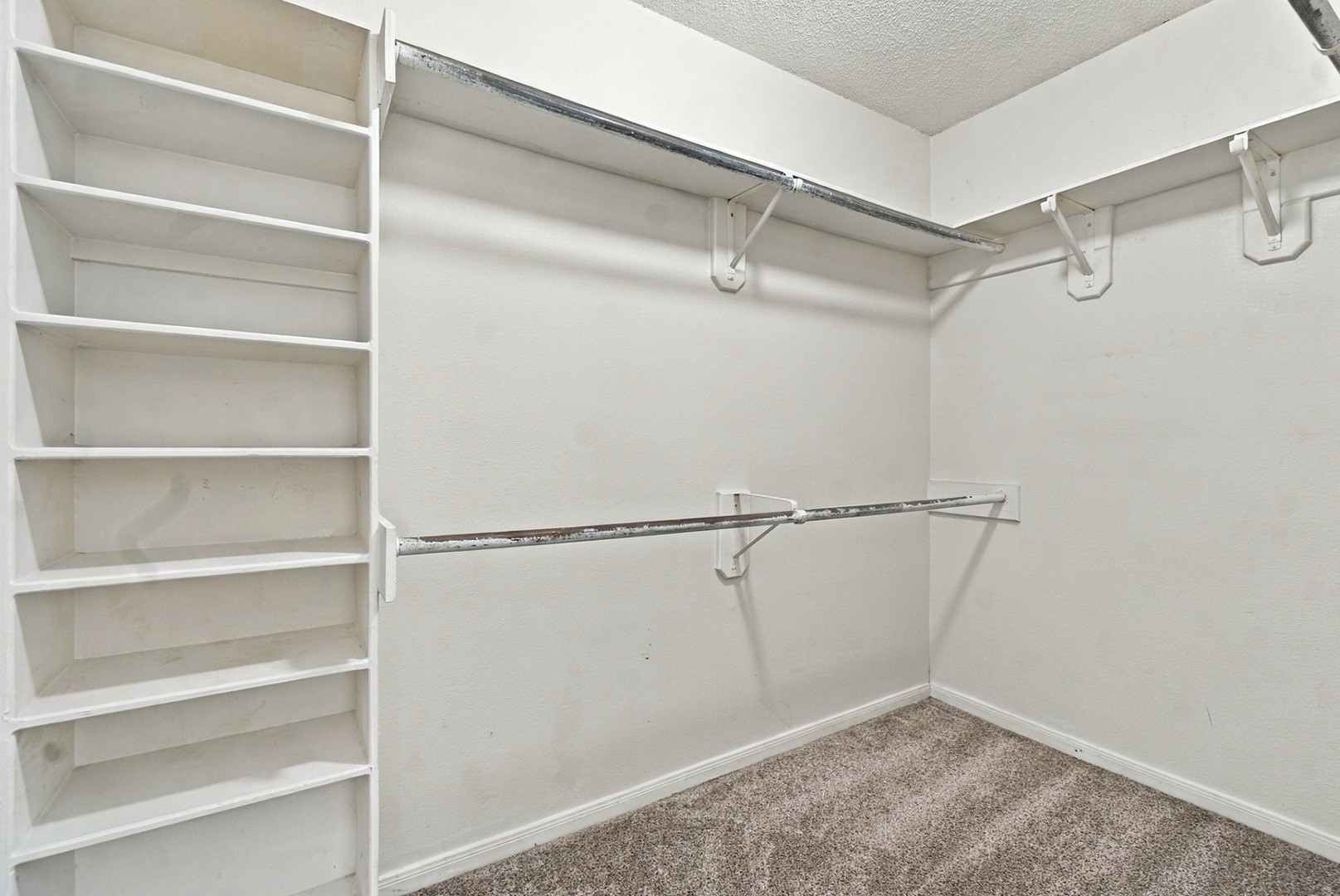 4001 Hazelwood Drive Property Photo 22