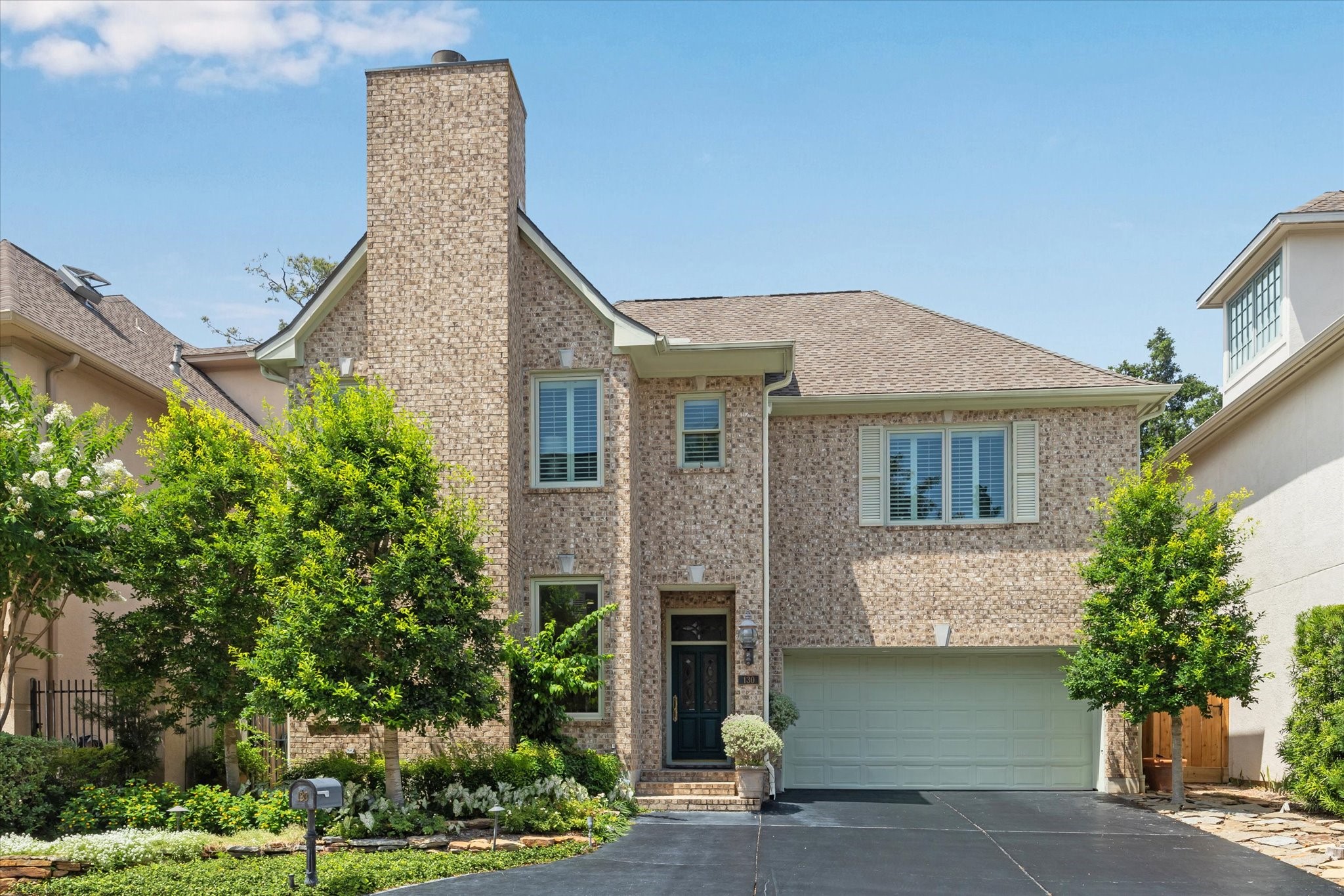 130 Park Laureate Property Photo 1