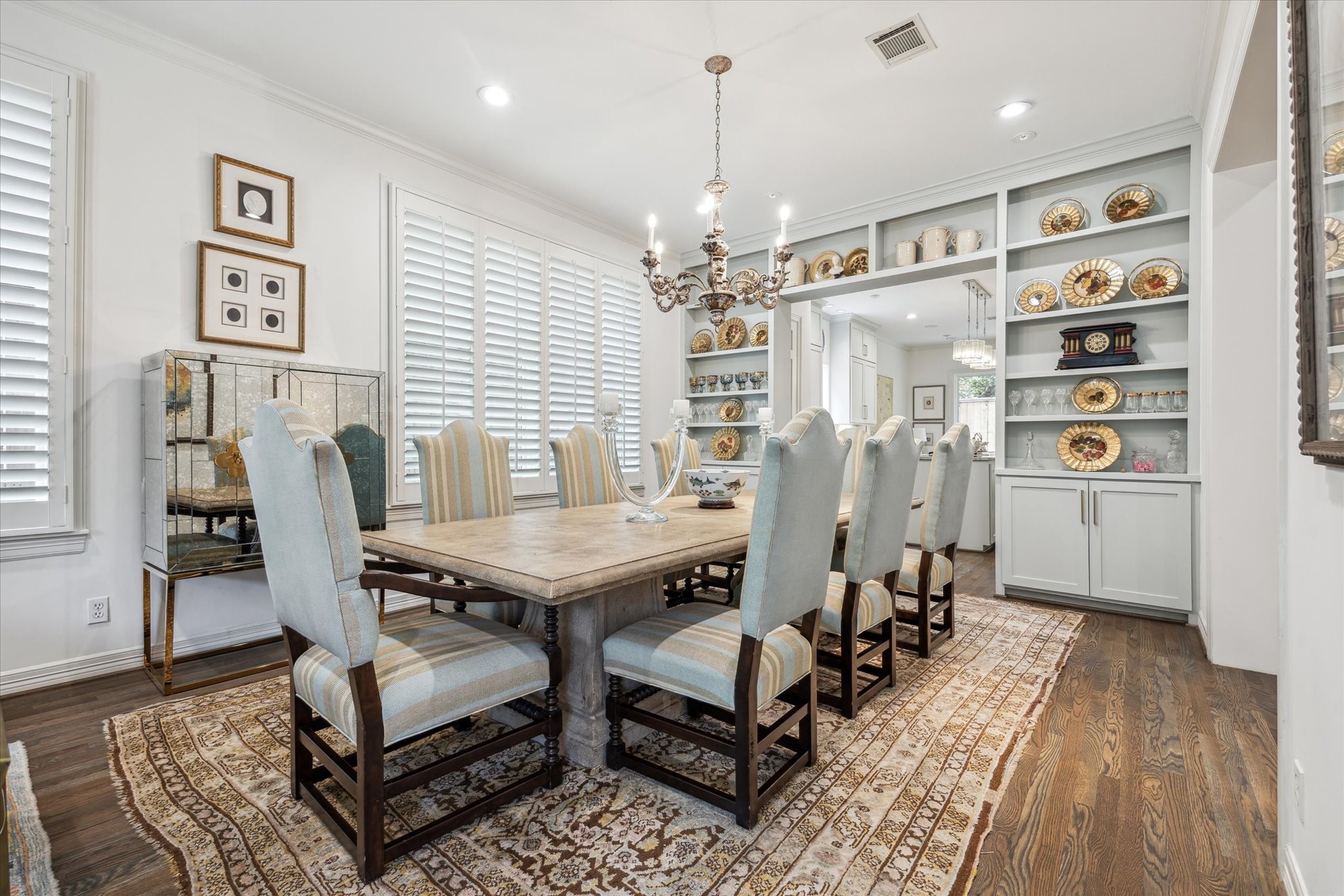 130 Park Laureate Property Photo 5