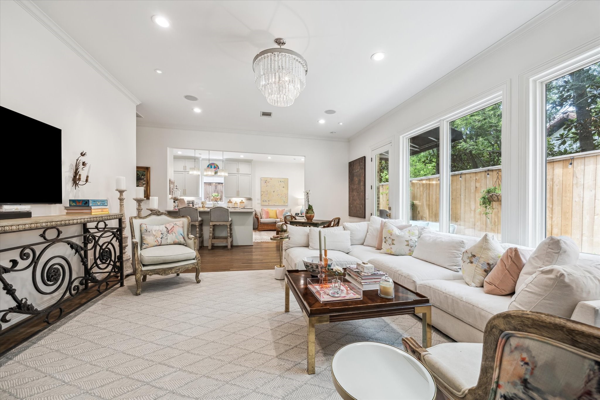 130 Park Laureate Property Photo 8