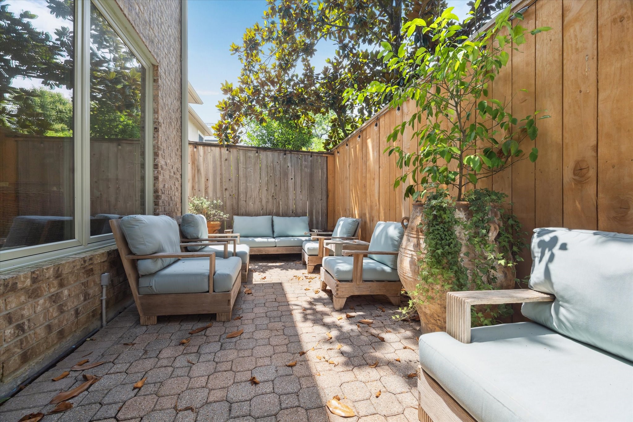 130 Park Laureate Property Photo 16