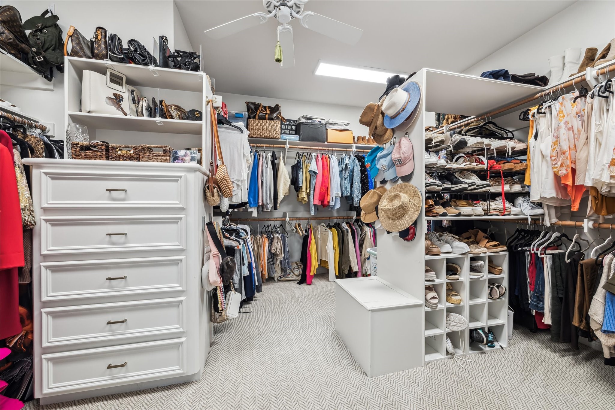 130 Park Laureate Property Photo 24