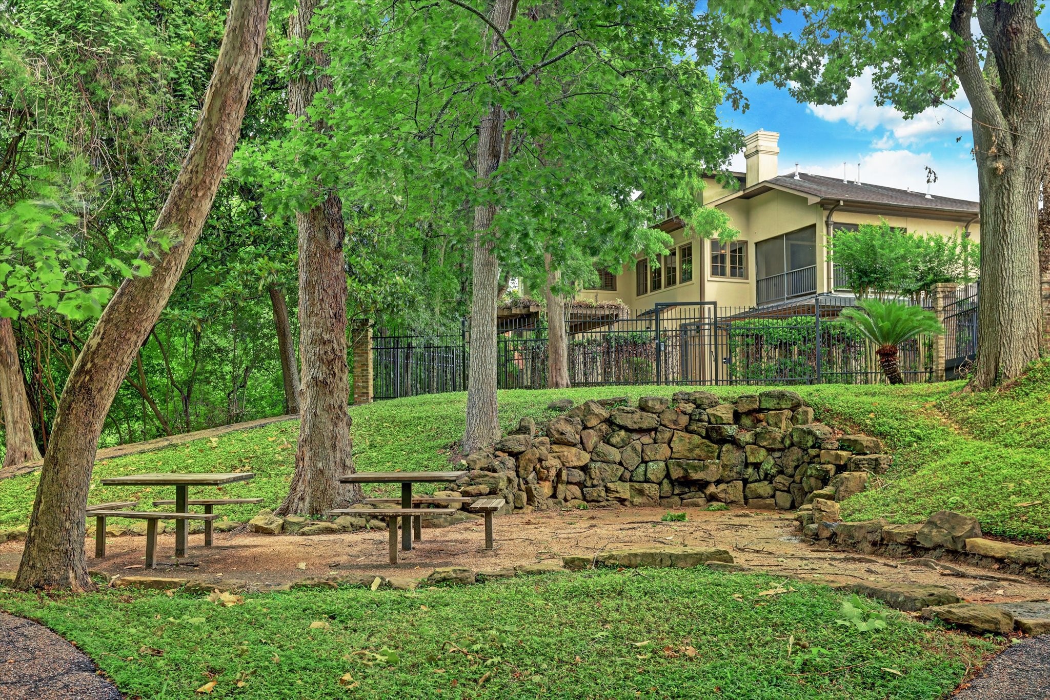 130 Park Laureate Property Photo 31