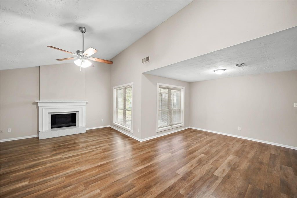 1606 Stone Lake Drive Property Photo 4