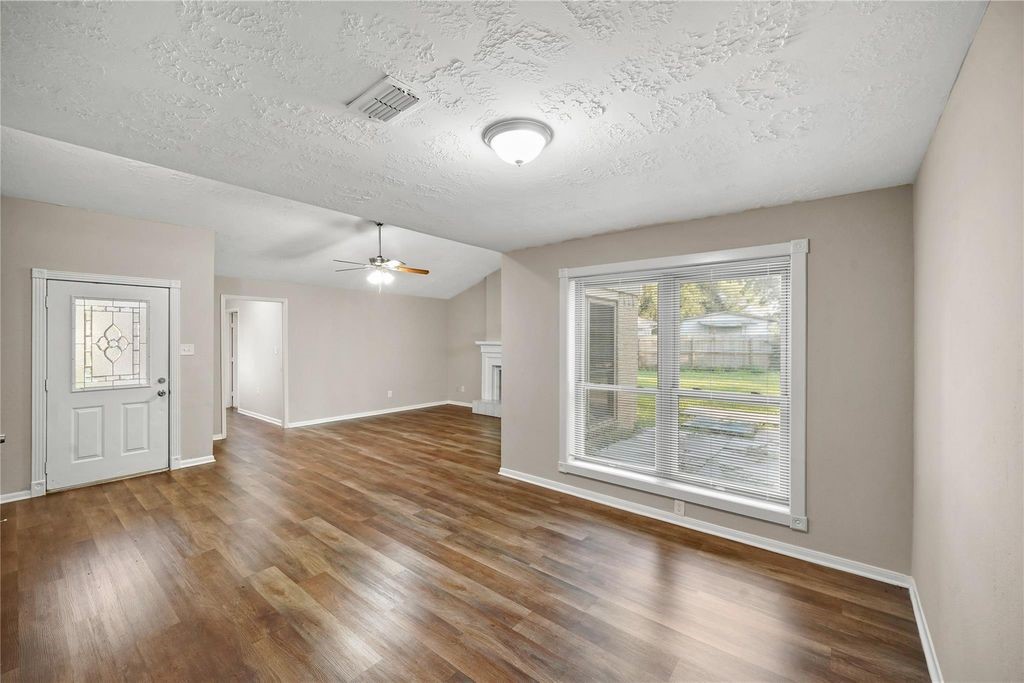 1606 Stone Lake Drive Property Photo 5