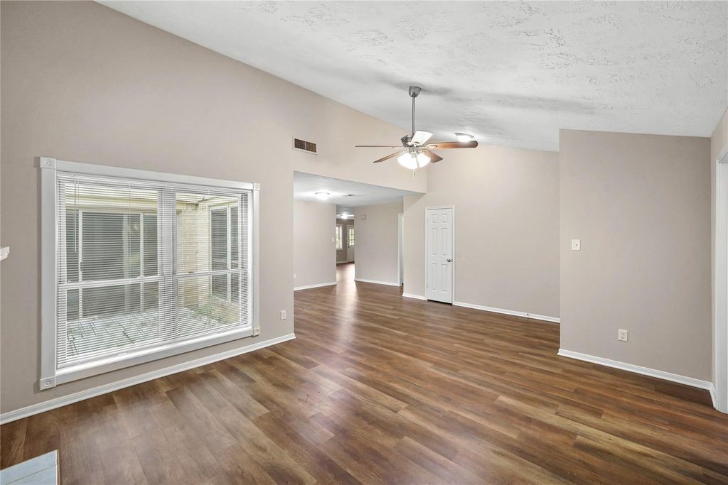 1606 Stone Lake Drive Property Photo 7