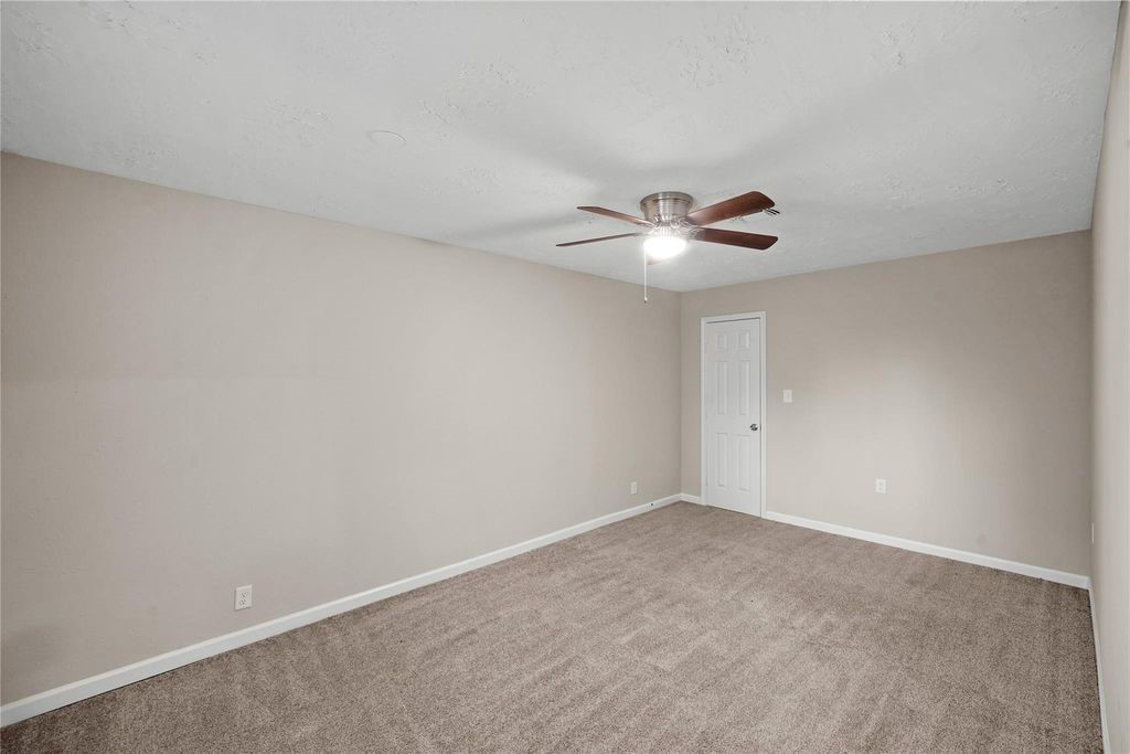 1606 Stone Lake Drive Property Photo 8