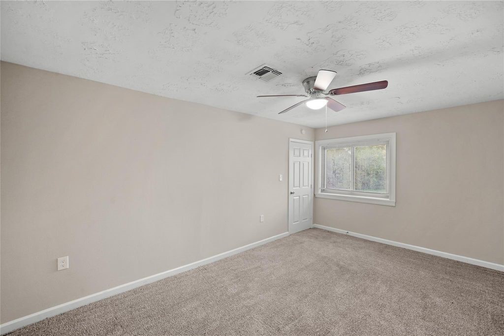 1606 Stone Lake Drive Property Photo 9