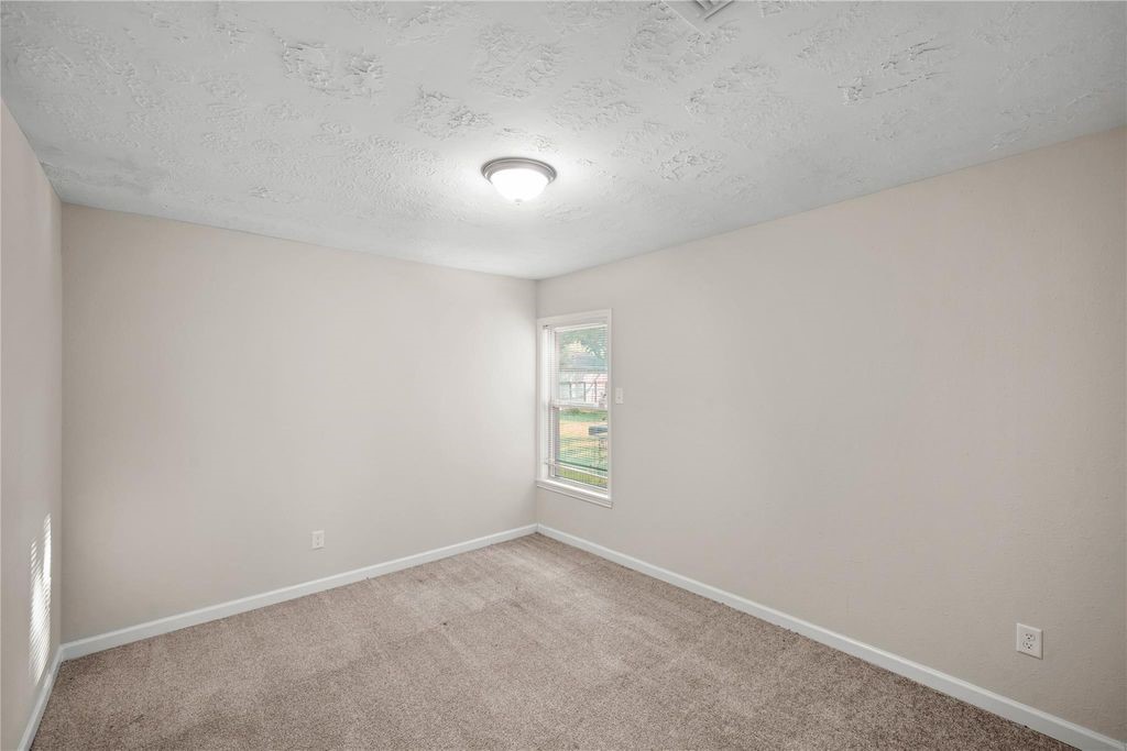 1606 Stone Lake Drive Property Photo 10