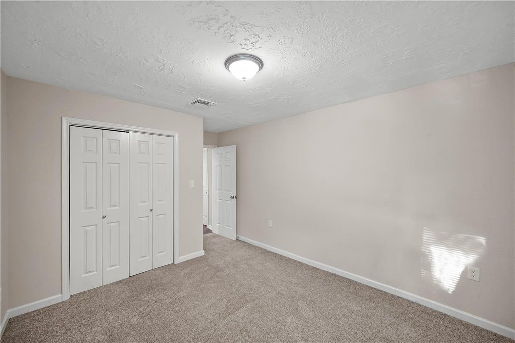1606 Stone Lake Drive Property Photo 11
