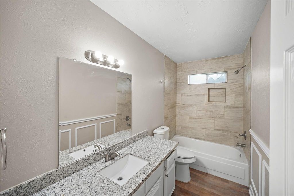 1606 Stone Lake Drive Property Photo 12