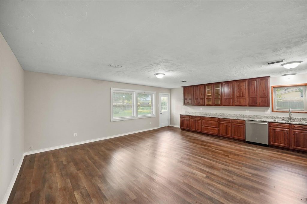 1606 Stone Lake Drive Property Photo 15