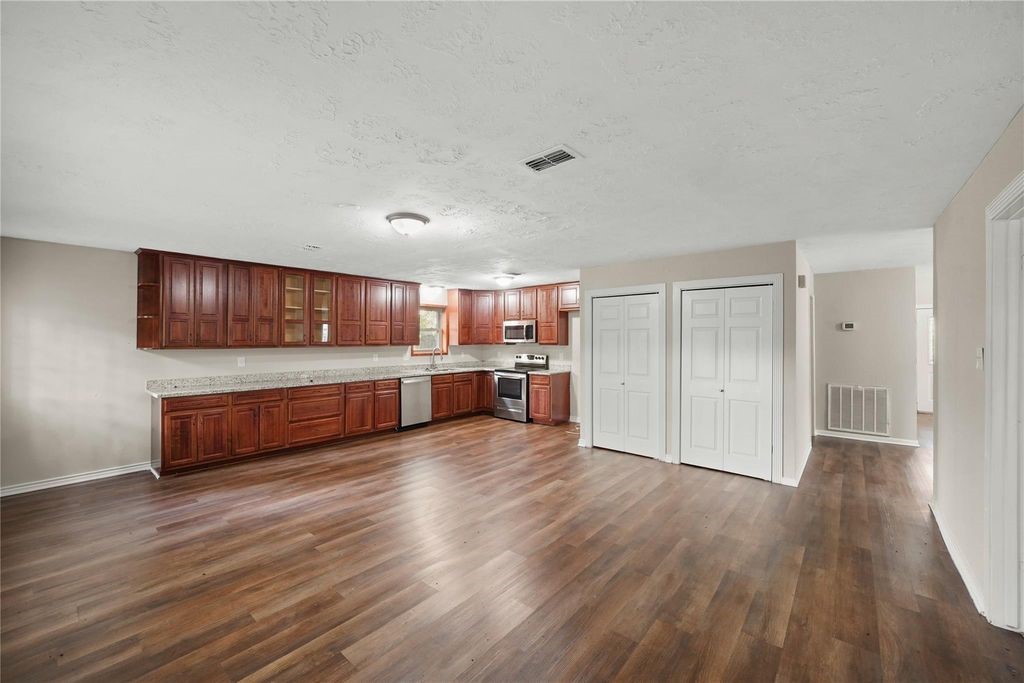 1606 Stone Lake Drive Property Photo 16