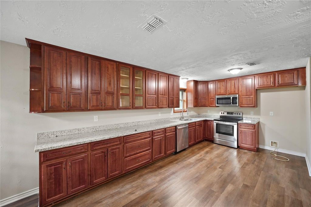 1606 Stone Lake Drive Property Photo 17