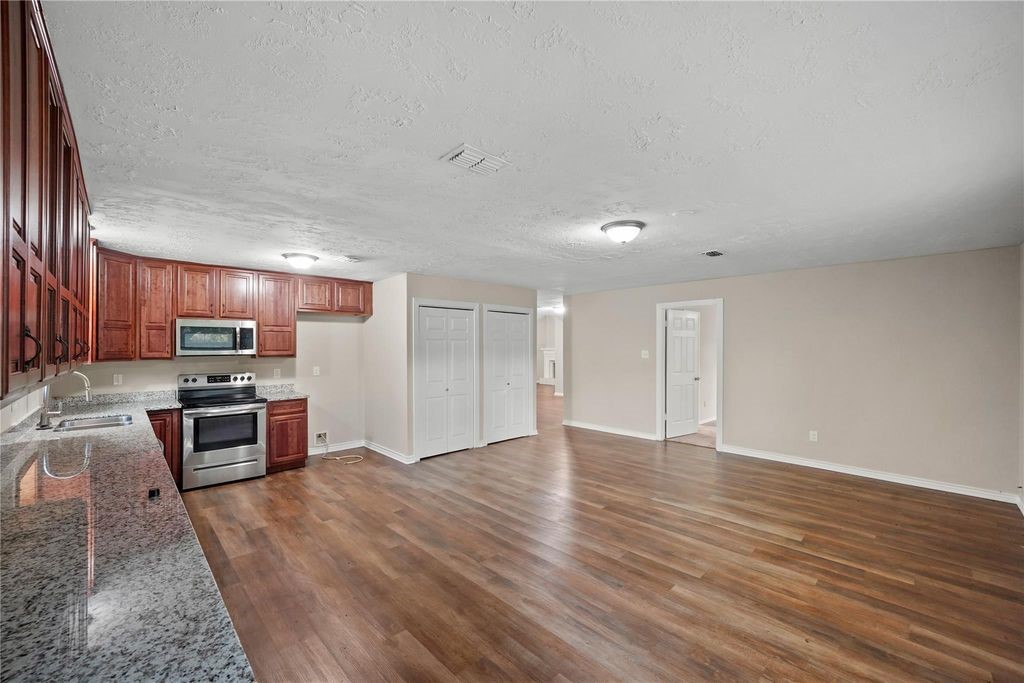 1606 Stone Lake Drive Property Photo 18