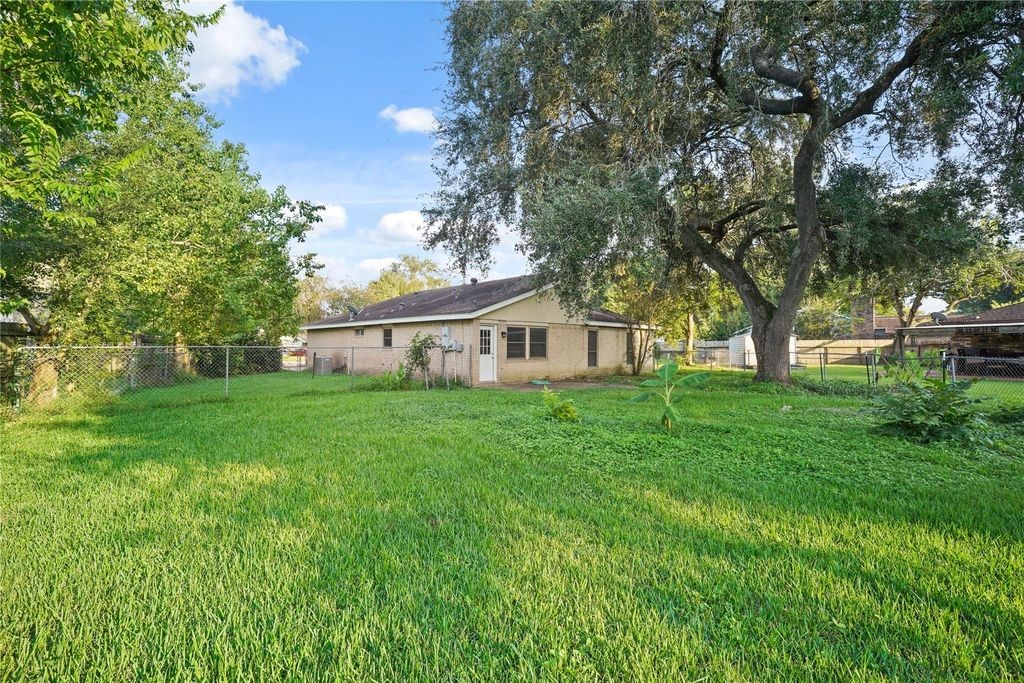 1606 Stone Lake Drive Property Photo 24