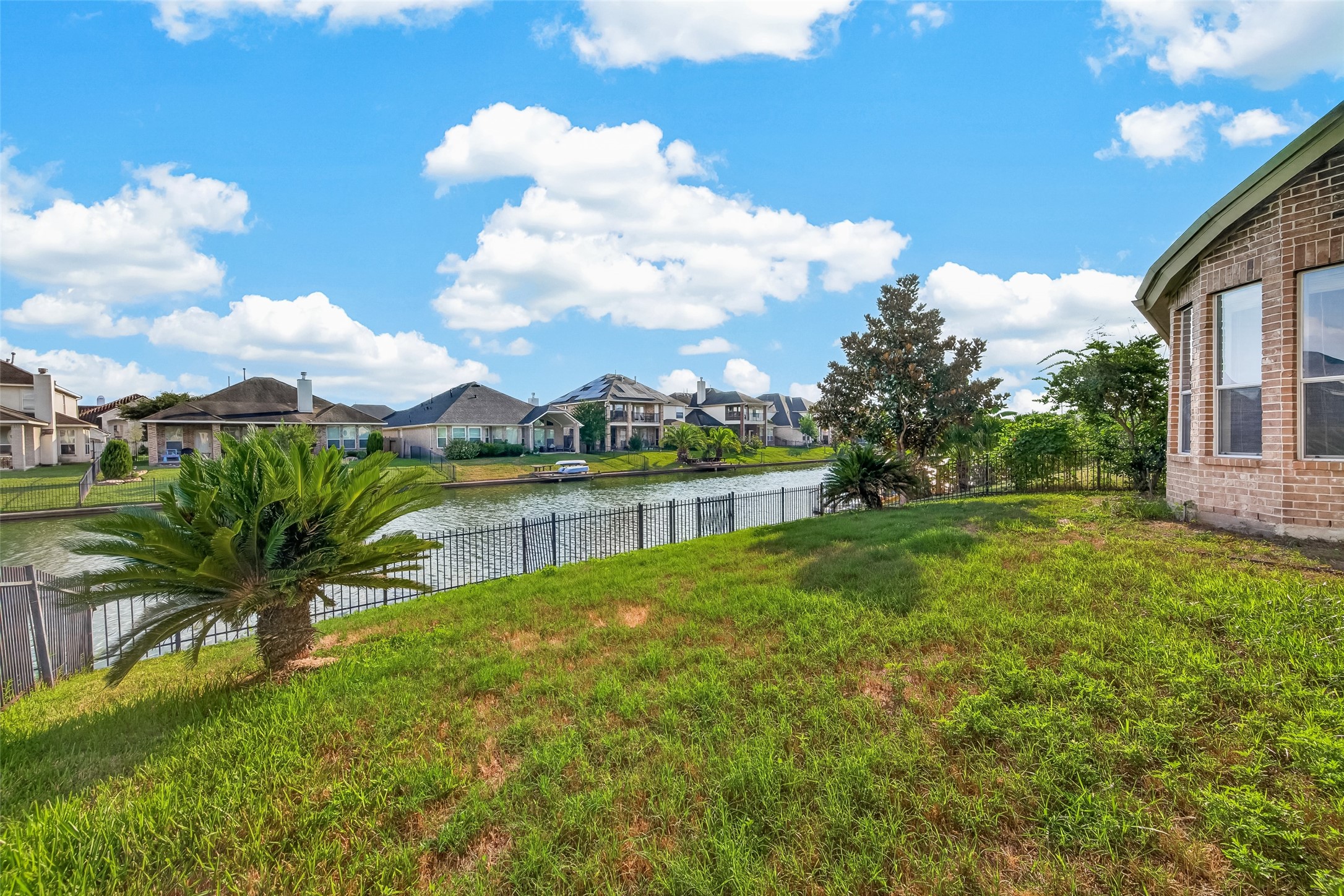 18103 Blues Point Drive Property Photo 3