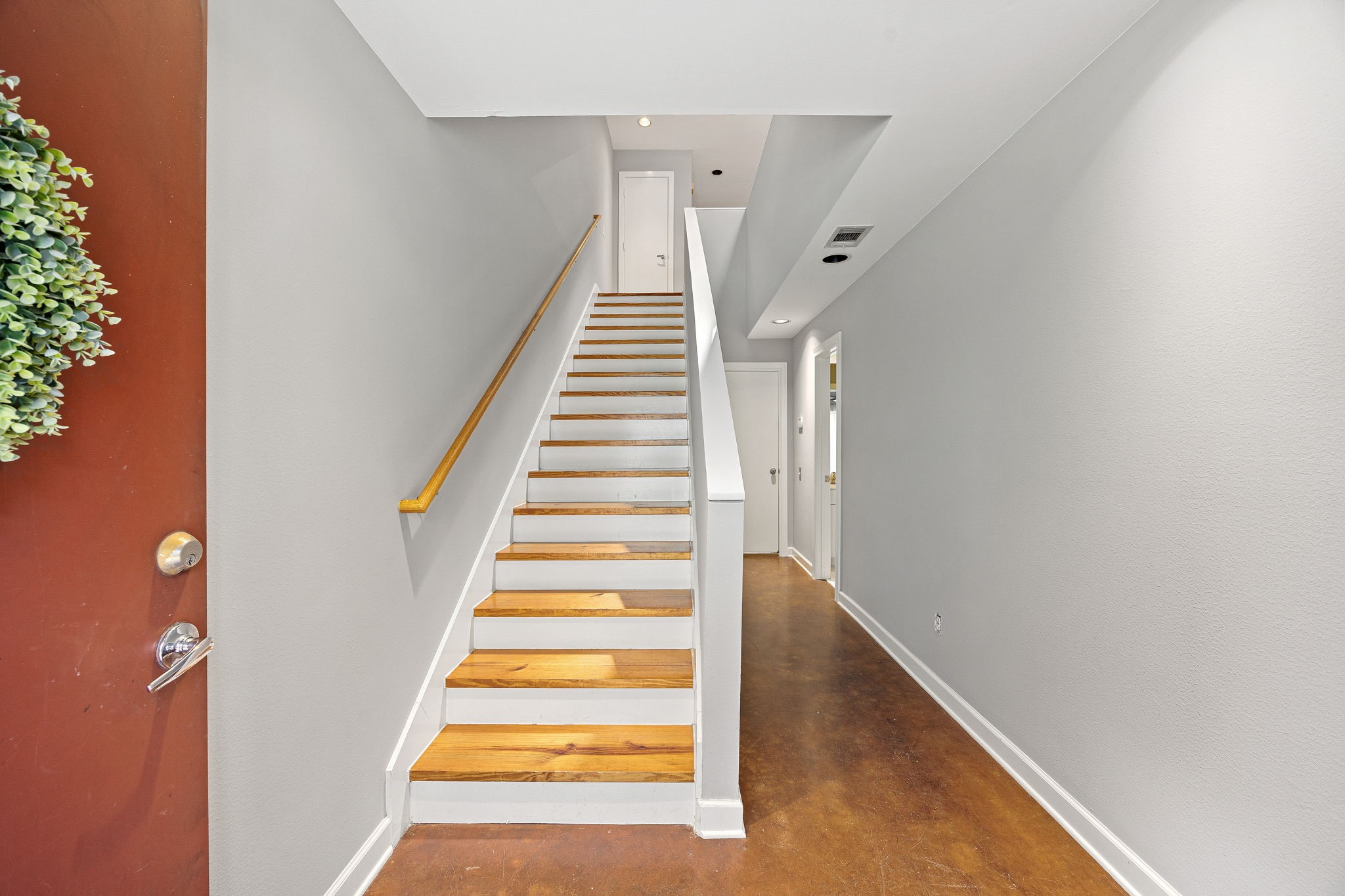 913 Robin Street Property Photo 3
