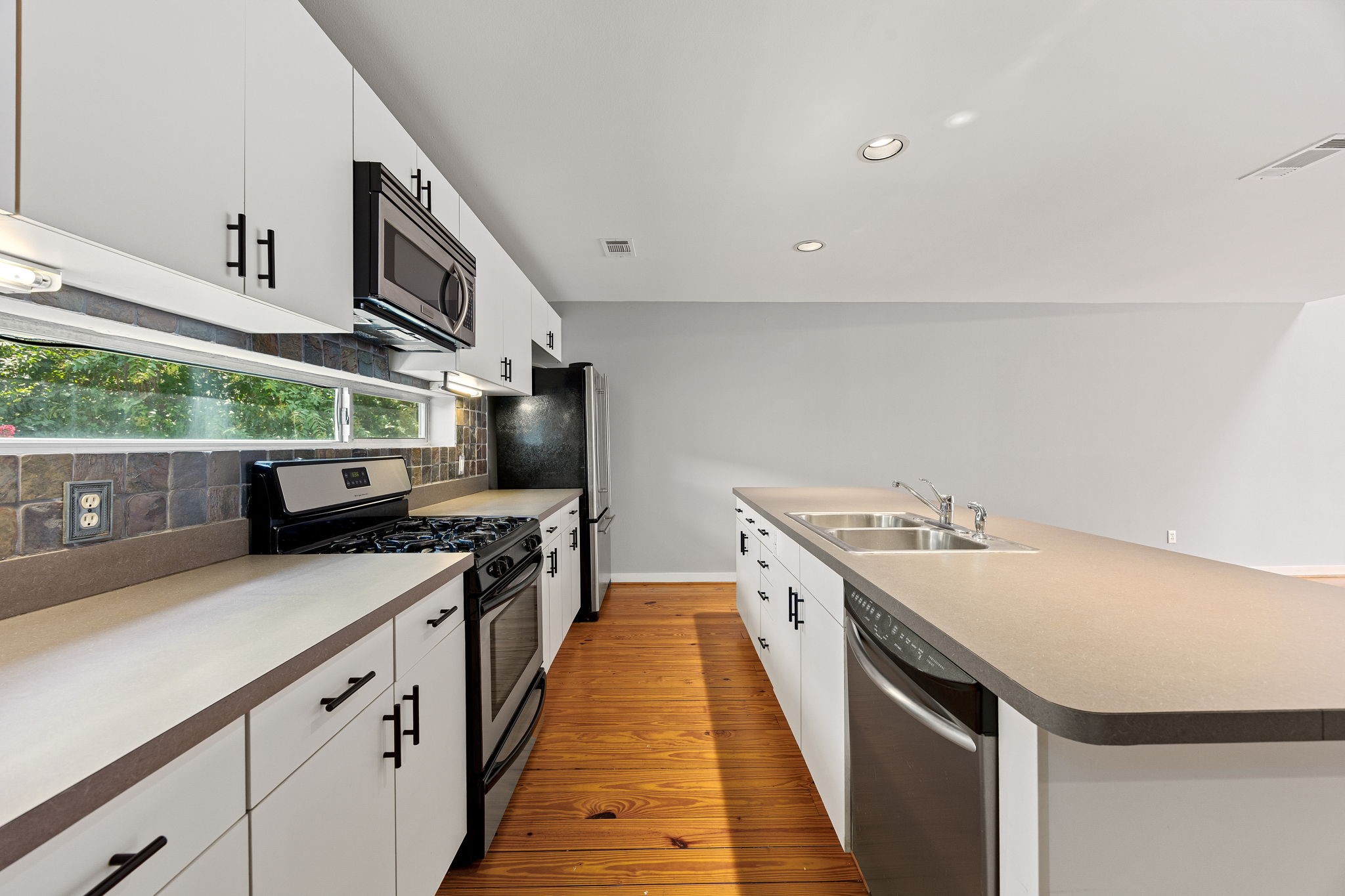 913 Robin Street Property Photo 10