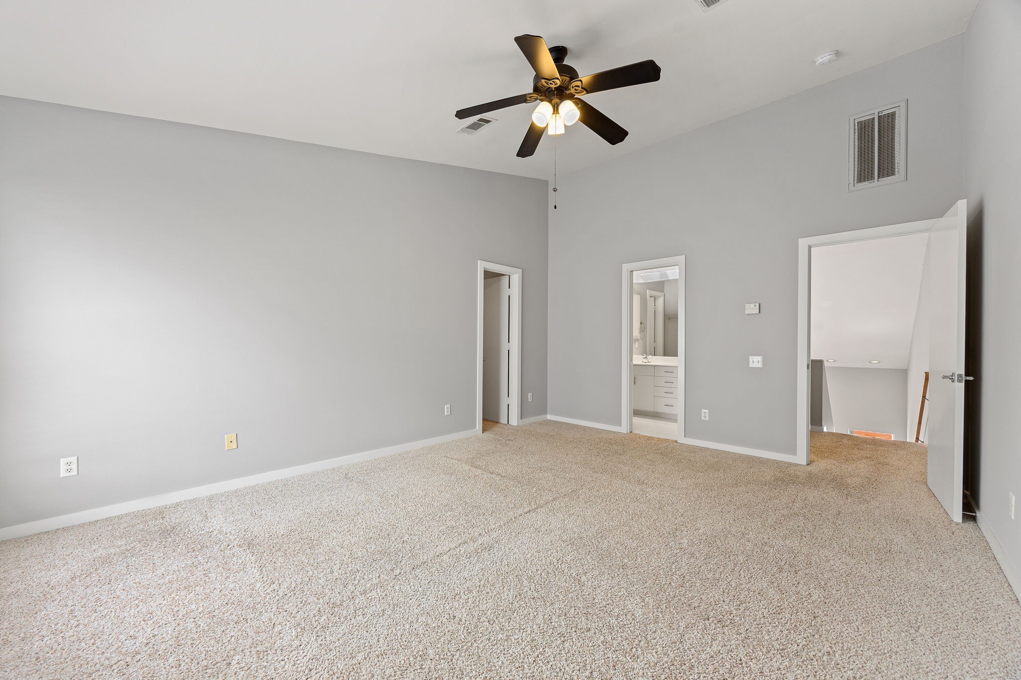 913 Robin Street Property Photo 13