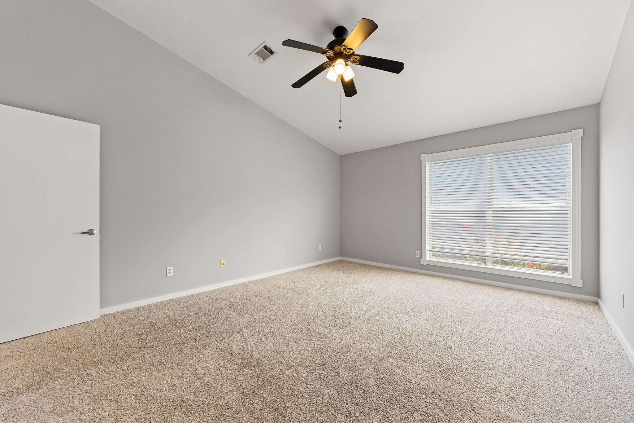 913 Robin Street Property Photo 14