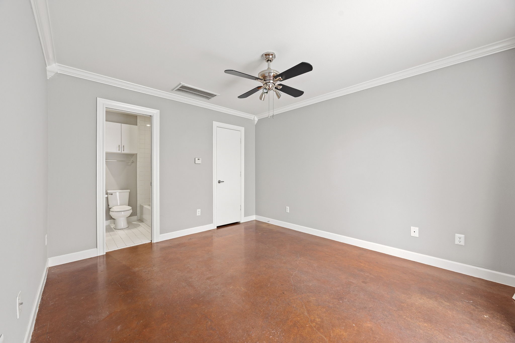913 Robin Street Property Photo 18