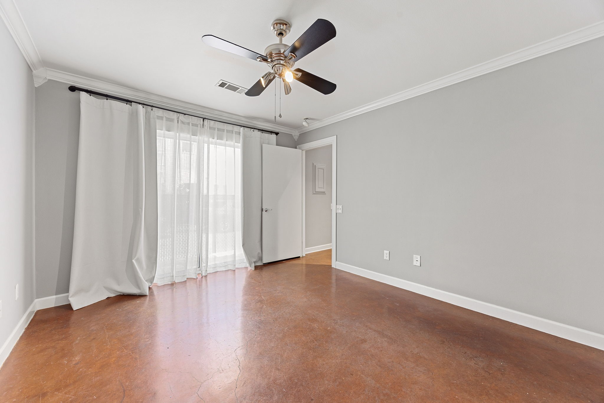 913 Robin Street Property Photo 19