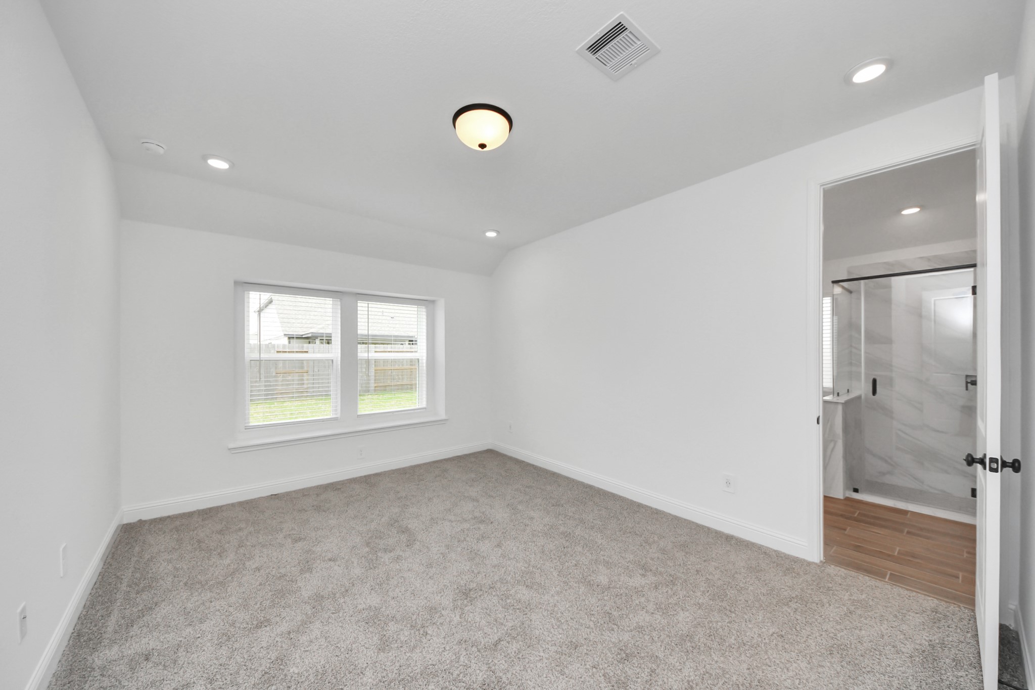 15885 Hayes Market Loop Property Photo 4