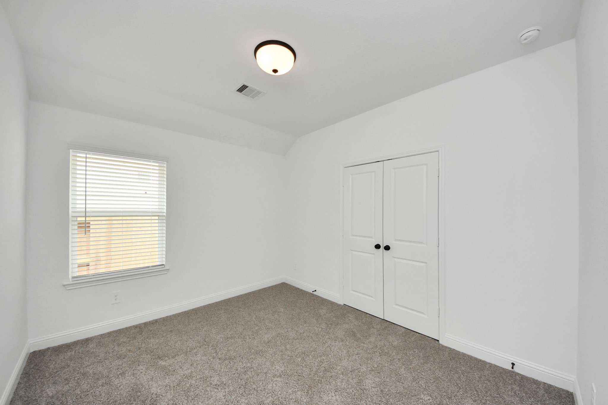 15885 Hayes Market Loop Property Photo 6