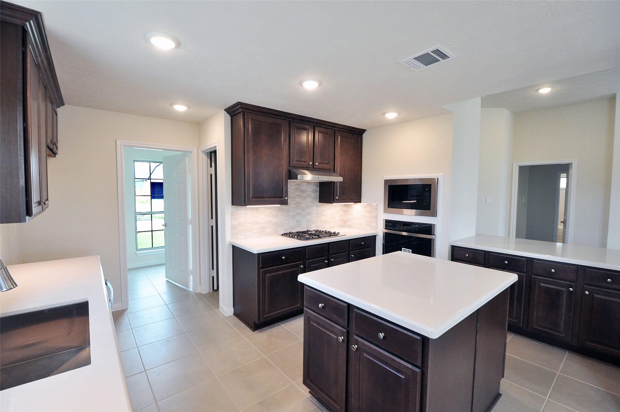 2206 Fortuna Drive Property Photo 11