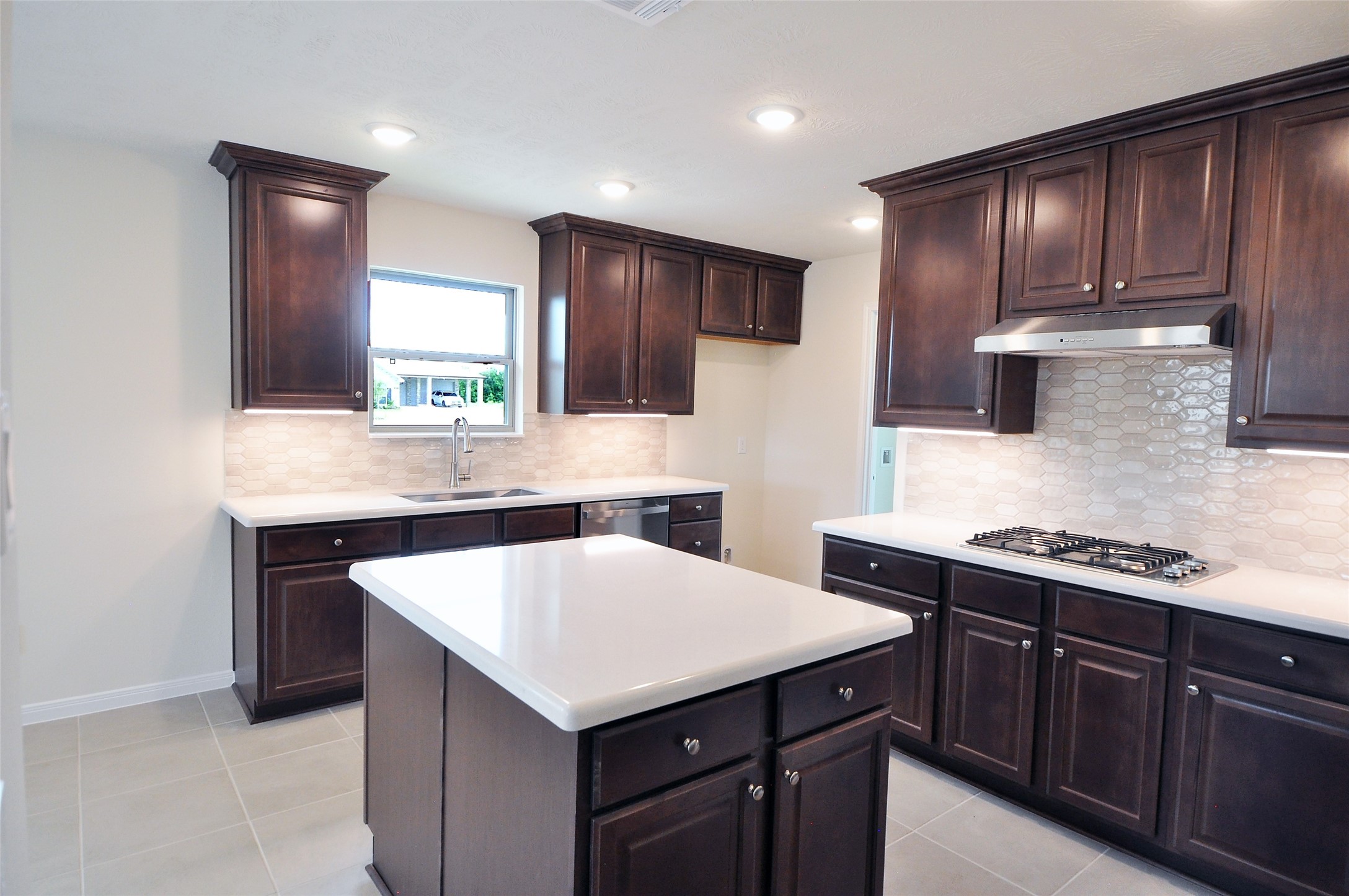 2206 Fortuna Drive Property Photo 12