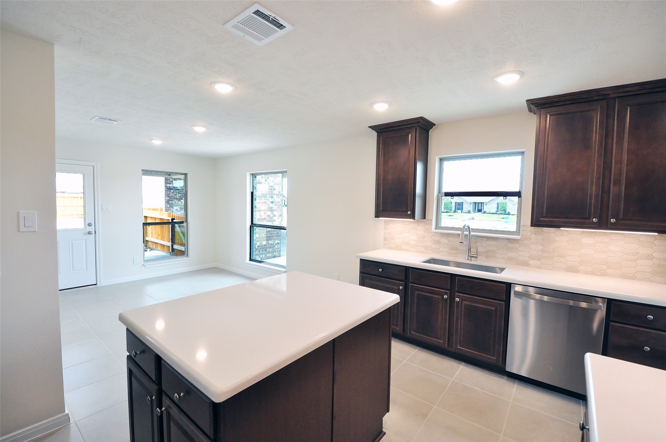 2206 Fortuna Drive Property Photo 13