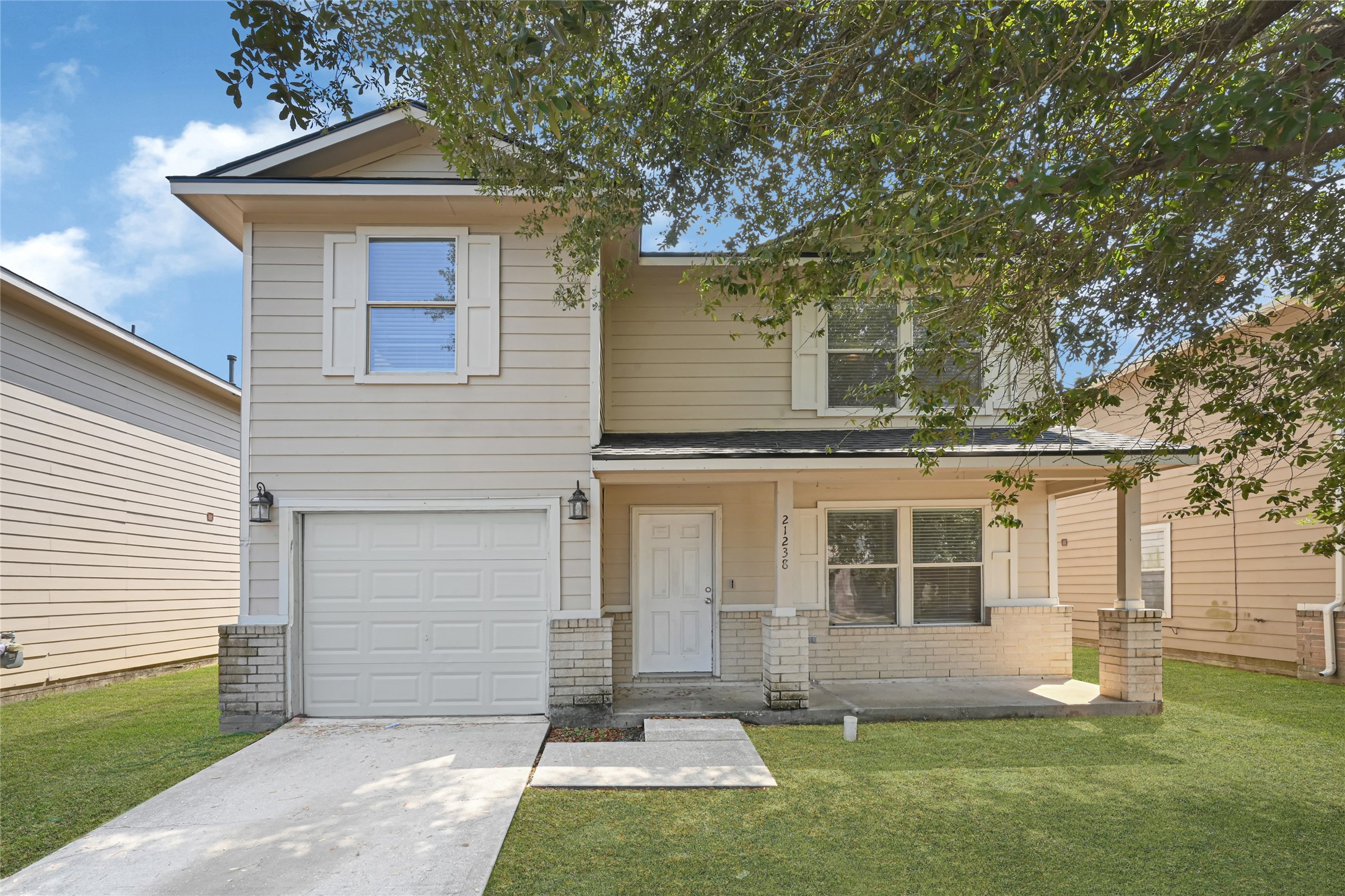 21238 Wortham Oaks Drive Property Photo 2