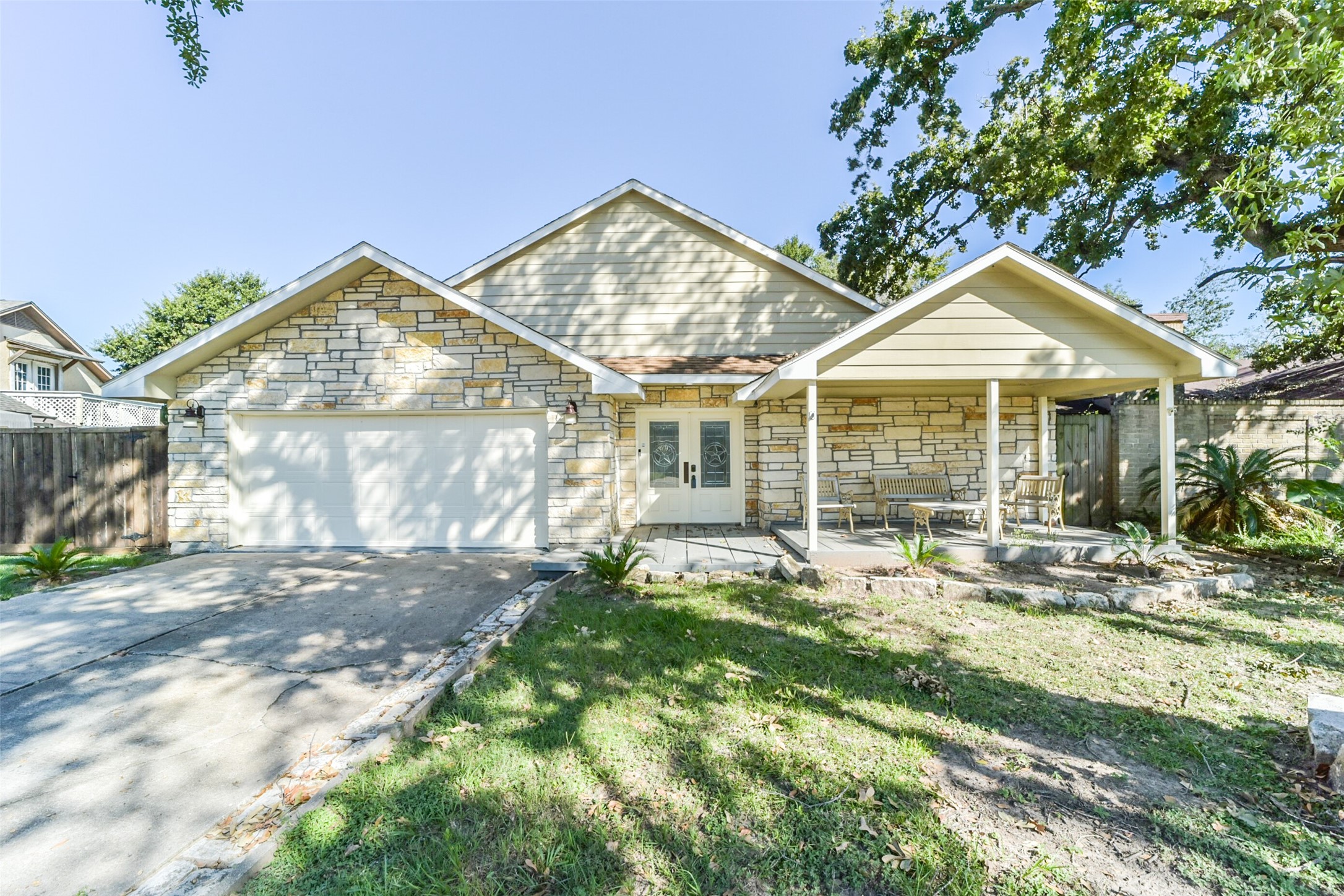 11643 Breezy Knoll Drive Property Photo 2