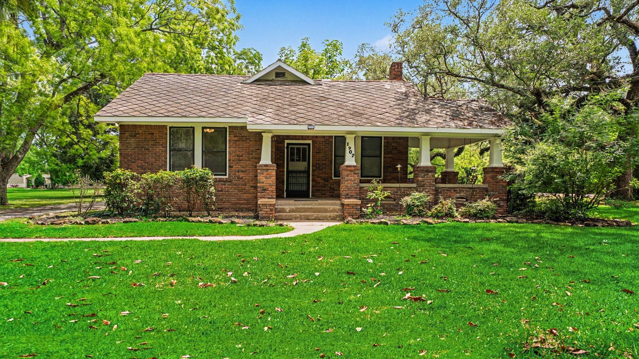 1902 Runneburg Road Property Photo 4