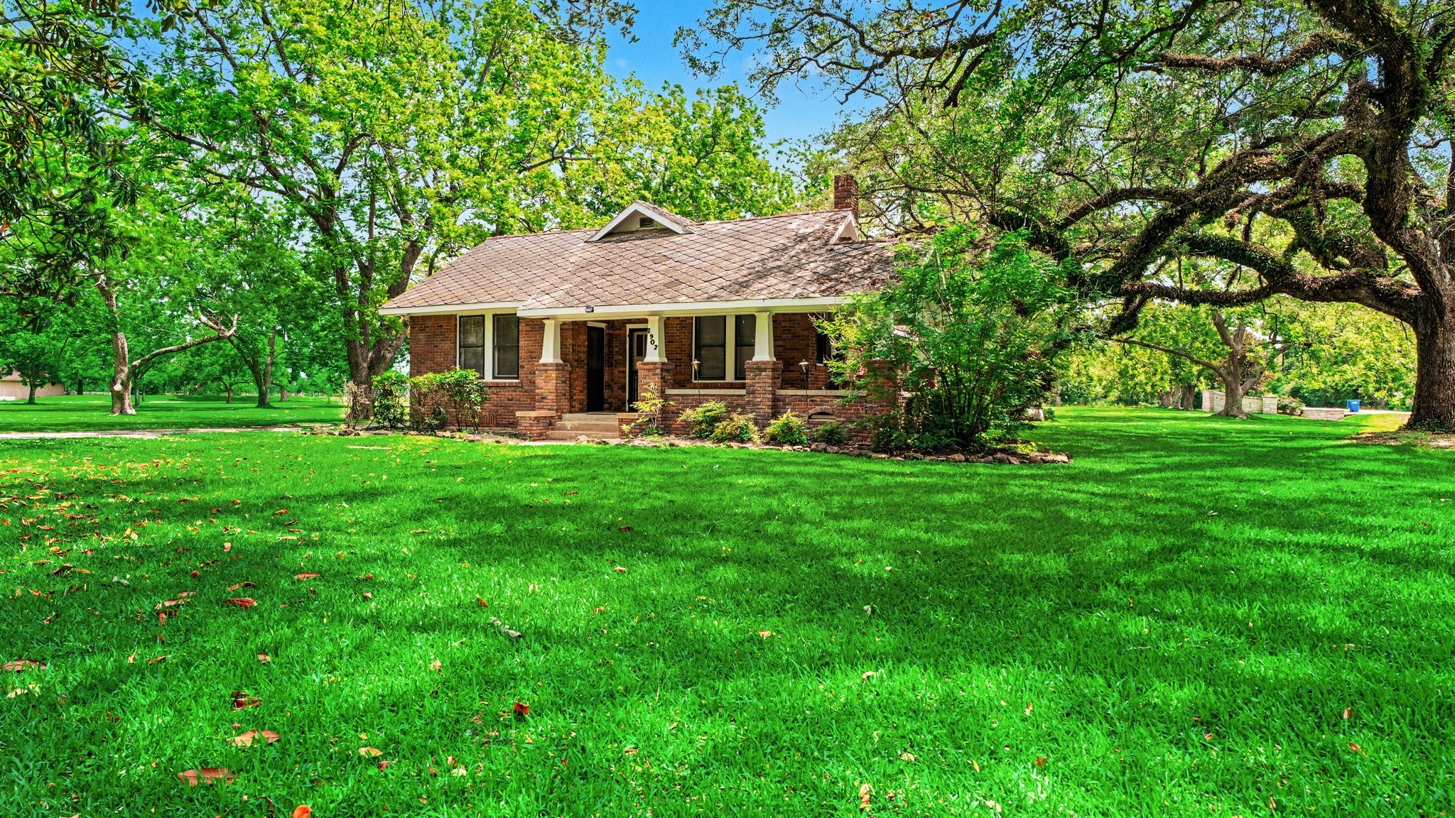 1902 Runneburg Road Property Photo 5