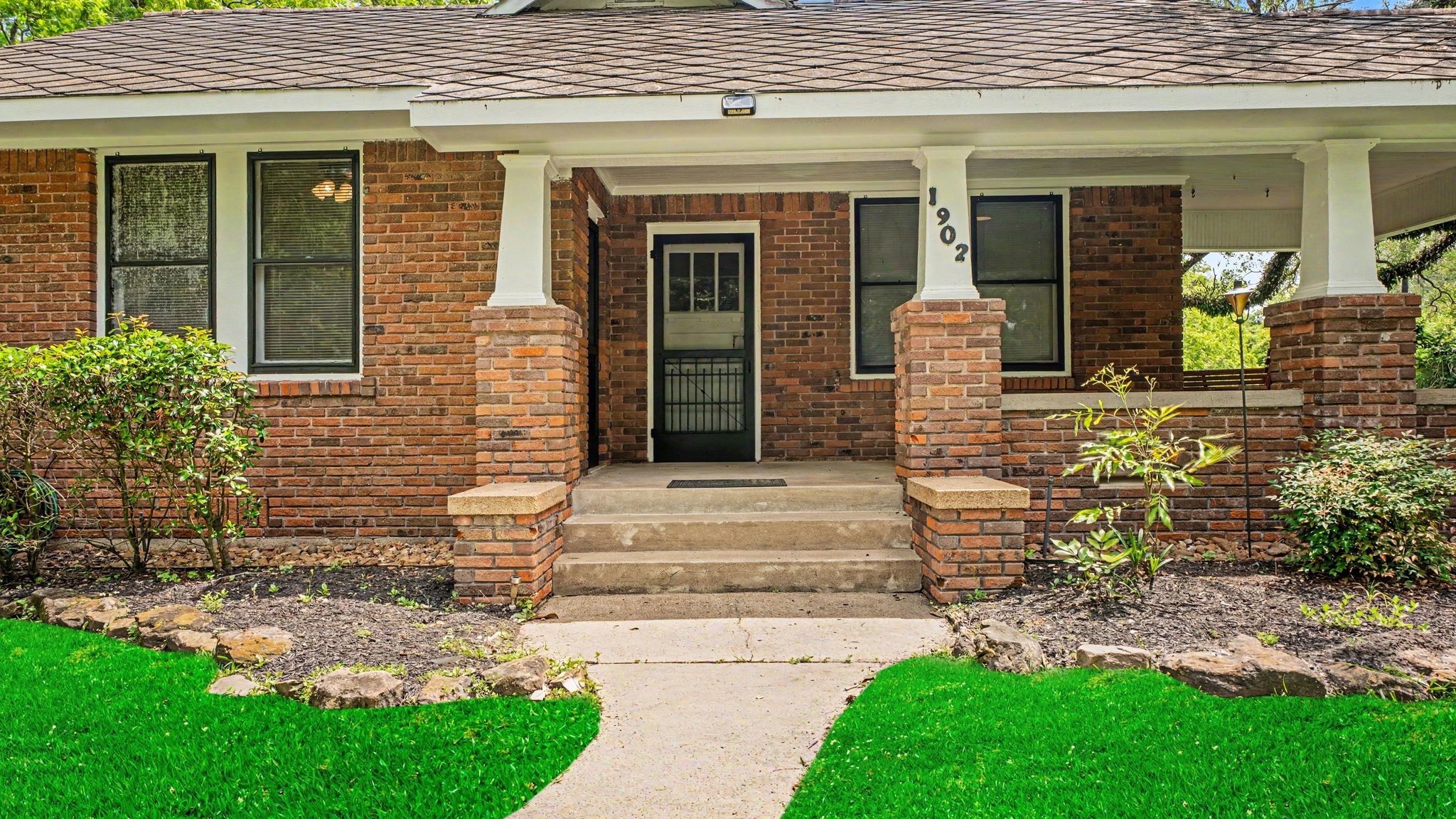 1902 Runneburg Road Property Photo 6