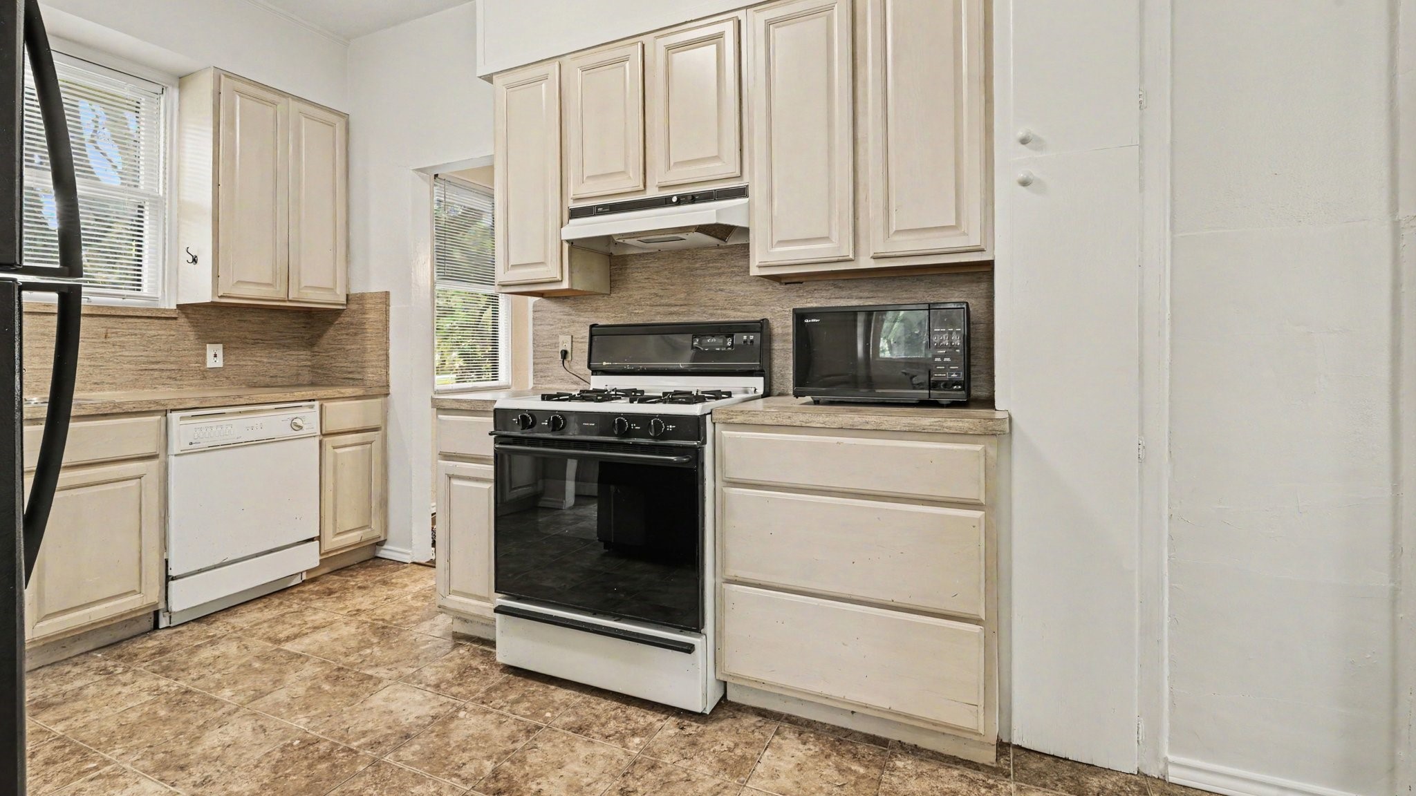 1902 Runneburg Road Property Photo 15