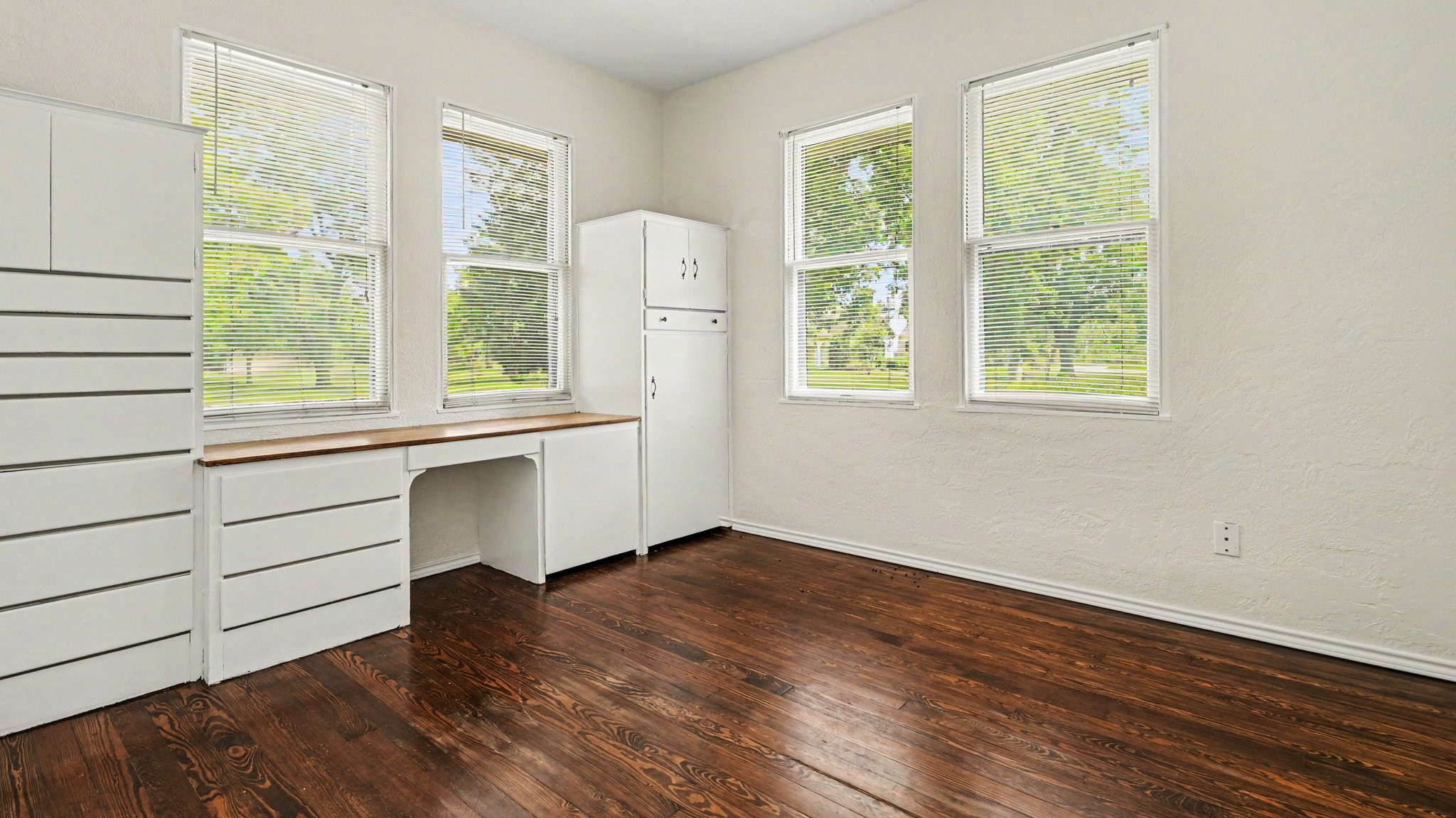 1902 Runneburg Road Property Photo 17
